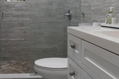 House in Hialeah, Florida 3 bedrooms, 109.25 sq.m. № 1799102 - photo 14