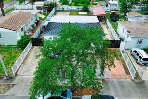 House in Hialeah, Florida 3 bedrooms, 109.25 sq.m. № 1799102 - photo 19