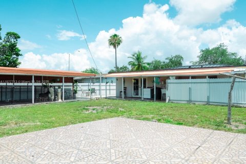 House in Hialeah, Florida 3 bedrooms, 109.25 sq.m. № 1799102 - photo 4