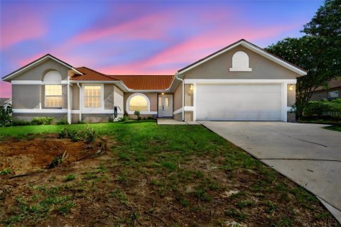 House in Lake Wales, Florida 4 bedrooms, 170.66 sq.m. № 2299915