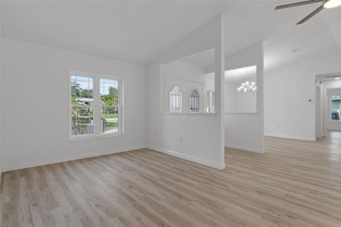 House in Spring Hill, Florida 3 bedrooms, 170.29 sq.m. № 2412571 - photo 20