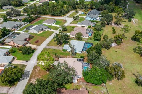 House in Spring Hill, Florida 3 bedrooms, 170.29 sq.m. № 2412571 - photo 2