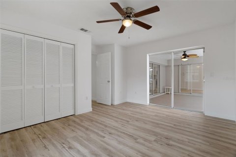 House in Spring Hill, Florida 3 bedrooms, 170.29 sq.m. № 2412571 - photo 13