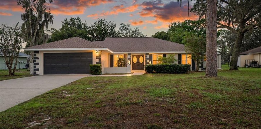 House in Spring Hill, Florida 3 bedrooms, 170.29 sq.m. № 2412571