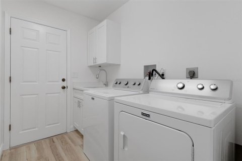 House in Spring Hill, Florida 3 bedrooms, 170.29 sq.m. № 2412571 - photo 26