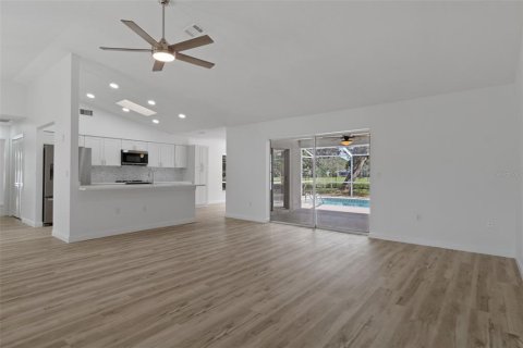 House in Spring Hill, Florida 3 bedrooms, 170.29 sq.m. № 2412571 - photo 10