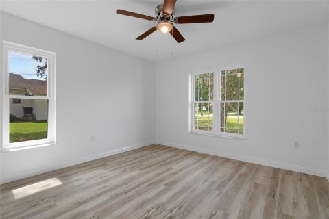 House in Spring Hill, Florida 3 bedrooms, 170.29 sq.m. № 2412571 - photo 16