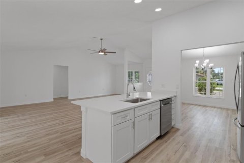 House in Spring Hill, Florida 3 bedrooms, 170.29 sq.m. № 2412571 - photo 7