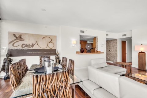 Condo in Miami Beach, Florida, 2 bedrooms № 2435708 - photo 20