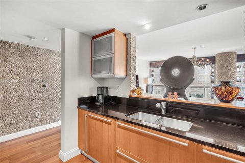 Condo in Miami Beach, Florida, 2 bedrooms № 2435708 - photo 22