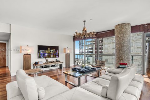 Condo in Miami Beach, Florida, 2 bedrooms № 2435708 - photo 17