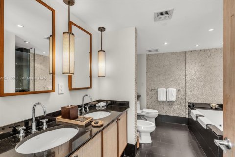 Condo in Miami Beach, Florida, 2 bedrooms № 2435708 - photo 29