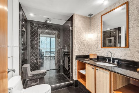 Condo in Miami Beach, Florida, 2 bedrooms № 2435708 - photo 26