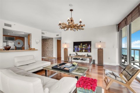 Condo in Miami Beach, Florida, 2 bedrooms № 2435708 - photo 18