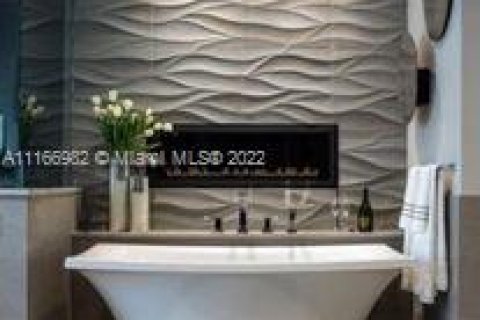 Купить коммерческую недвижимость в Майами, Флорида № 1985157 - фото 3