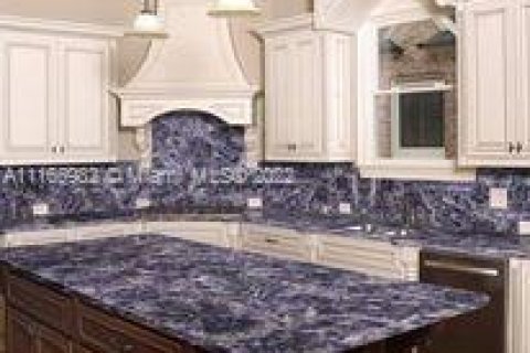 Купить коммерческую недвижимость в Майами, Флорида № 1985157 - фото 5