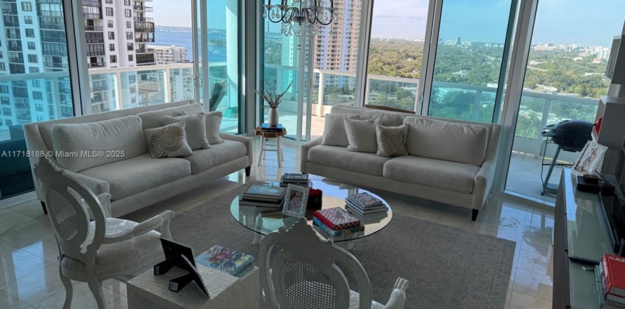 Condominio en Miami, Florida, 3 dormitorios № 1868270