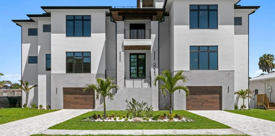 House in Tampa, Florida 5 bedrooms, 645.67 sq.m. № 2166289