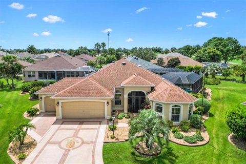 House in The Villages, Florida 3 bedrooms, 187.2 sq.m. № 1885914 - photo 1