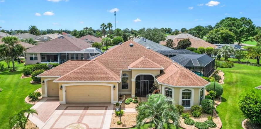 House in The Villages, Florida 3 bedrooms, 187.2 sq.m. № 1885914