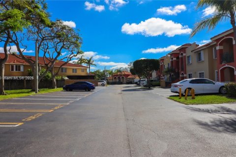 Снять в аренду таунхаус в Майами, Флорида 3 спальни, 140.28м2, № 1956370 - фото 27