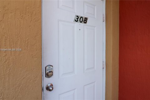 Снять в аренду таунхаус в Майами, Флорида 3 спальни, 140.28м2, № 1956370 - фото 25