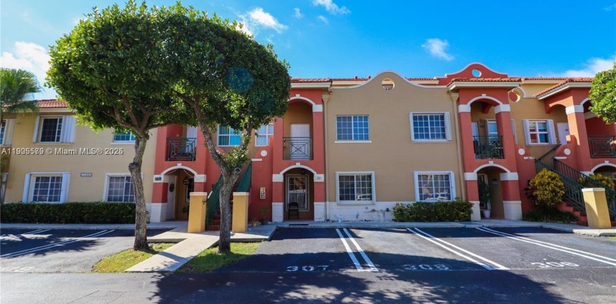 Таунхаус в Майами, Флорида 3 спальни, 140.28м2 № 1956370