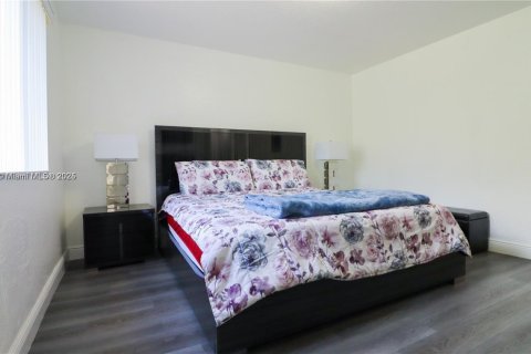 Снять в аренду таунхаус в Майами, Флорида 3 спальни, 140.28м2, № 1956370 - фото 14