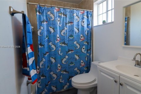 Снять в аренду таунхаус в Майами, Флорида 3 спальни, 140.28м2, № 1956370 - фото 21