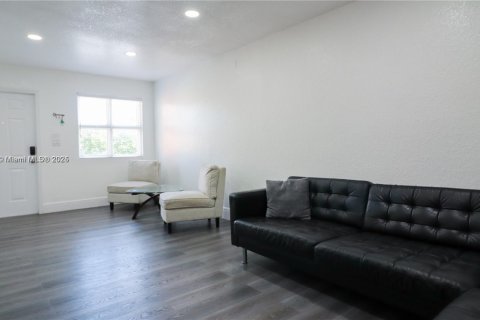 Снять в аренду таунхаус в Майами, Флорида 3 спальни, 140.28м2, № 1956370 - фото 7