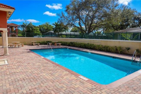 Снять в аренду таунхаус в Майами, Флорида 3 спальни, 140.28м2, № 1956370 - фото 28