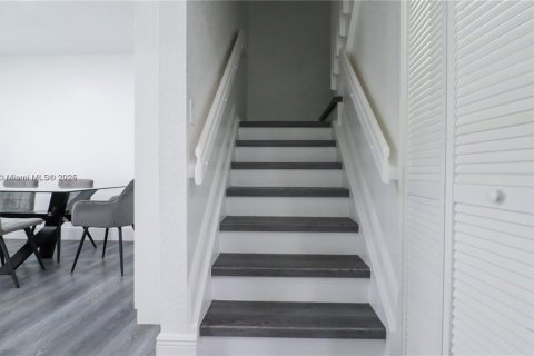 Снять в аренду таунхаус в Майами, Флорида 3 спальни, 140.28м2, № 1956370 - фото 22