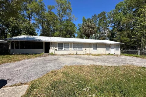 House in Astor, Florida 4 bedrooms, 121.89 sq.m. № 1593372 - photo 1