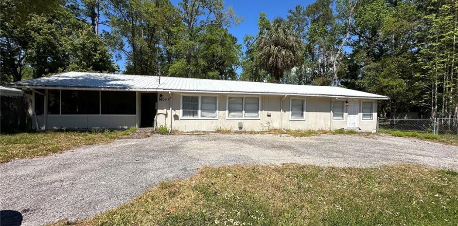 House in Astor, Florida 4 bedrooms, 121.89 sq.m. № 1593372