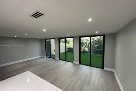 Touwnhouse à vendre à Doral, Floride: 4 chambres, 159.05 m2 № 1999376 - photo 5