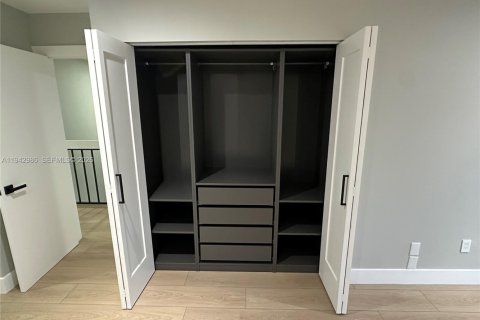 Touwnhouse à vendre à Doral, Floride: 4 chambres, 159.05 m2 № 1999376 - photo 11