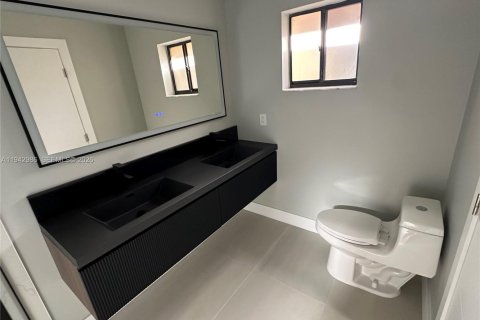 Touwnhouse à vendre à Doral, Floride: 4 chambres, 159.05 m2 № 1999376 - photo 16