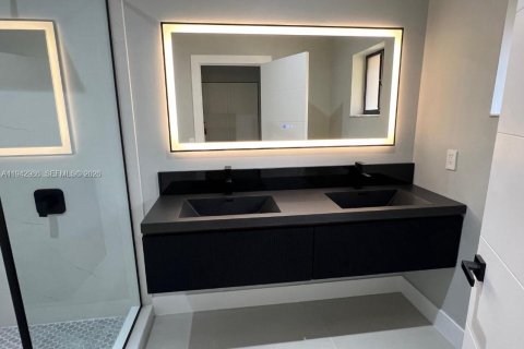 Touwnhouse à vendre à Doral, Floride: 4 chambres, 159.05 m2 № 1999376 - photo 15