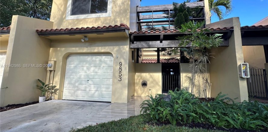 Touwnhouse à Doral, Floride 4 chambres, 159.05 m2 № 1999376