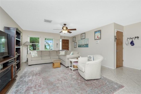 House in Englewood, Florida 2 bedrooms, 136.57 sq.m. № 1852881 - photo 3