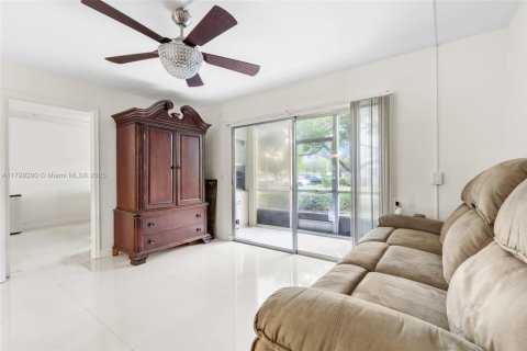 Condominio en venta en Pembroke Pines, Florida, 2 dormitorios, 85.93 m2 № 1947017 - foto 15