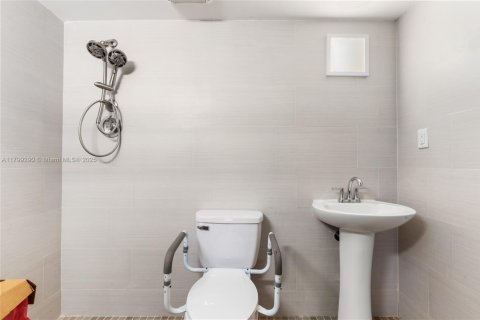 Condominio en venta en Pembroke Pines, Florida, 2 dormitorios, 85.93 m2 № 1947017 - foto 20