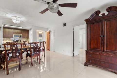 Condominio en venta en Pembroke Pines, Florida, 2 dormitorios, 85.93 m2 № 1947017 - foto 16