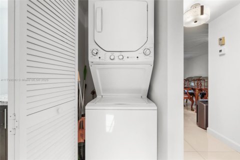 Condominio en venta en Pembroke Pines, Florida, 2 dormitorios, 85.93 m2 № 1947017 - foto 24