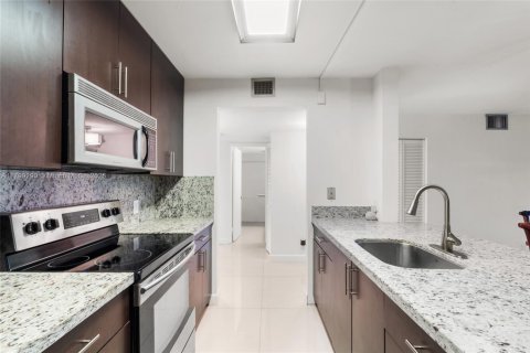 Condominio en venta en Pembroke Pines, Florida, 2 dormitorios, 85.93 m2 № 1947017 - foto 5