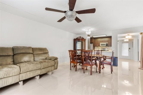 Condominio en venta en Pembroke Pines, Florida, 2 dormitorios, 85.93 m2 № 1947017 - foto 14
