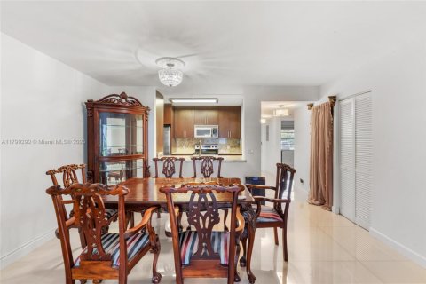 Condominio en venta en Pembroke Pines, Florida, 2 dormitorios, 85.93 m2 № 1947017 - foto 13