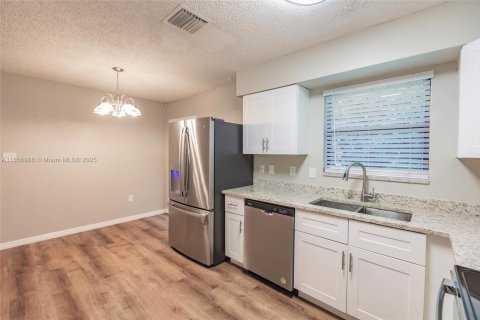 Casa en venta en St. Lucie, Florida, 3 dormitorios, 93.46 m2 № 1897567 - foto 10