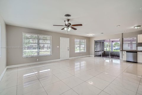 House in Coconut Creek, Florida 3 bedrooms, 117.89 sq.m. № 1944020 - photo 19