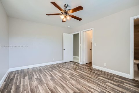 House in Coconut Creek, Florida 3 bedrooms, 117.89 sq.m. № 1944020 - photo 13